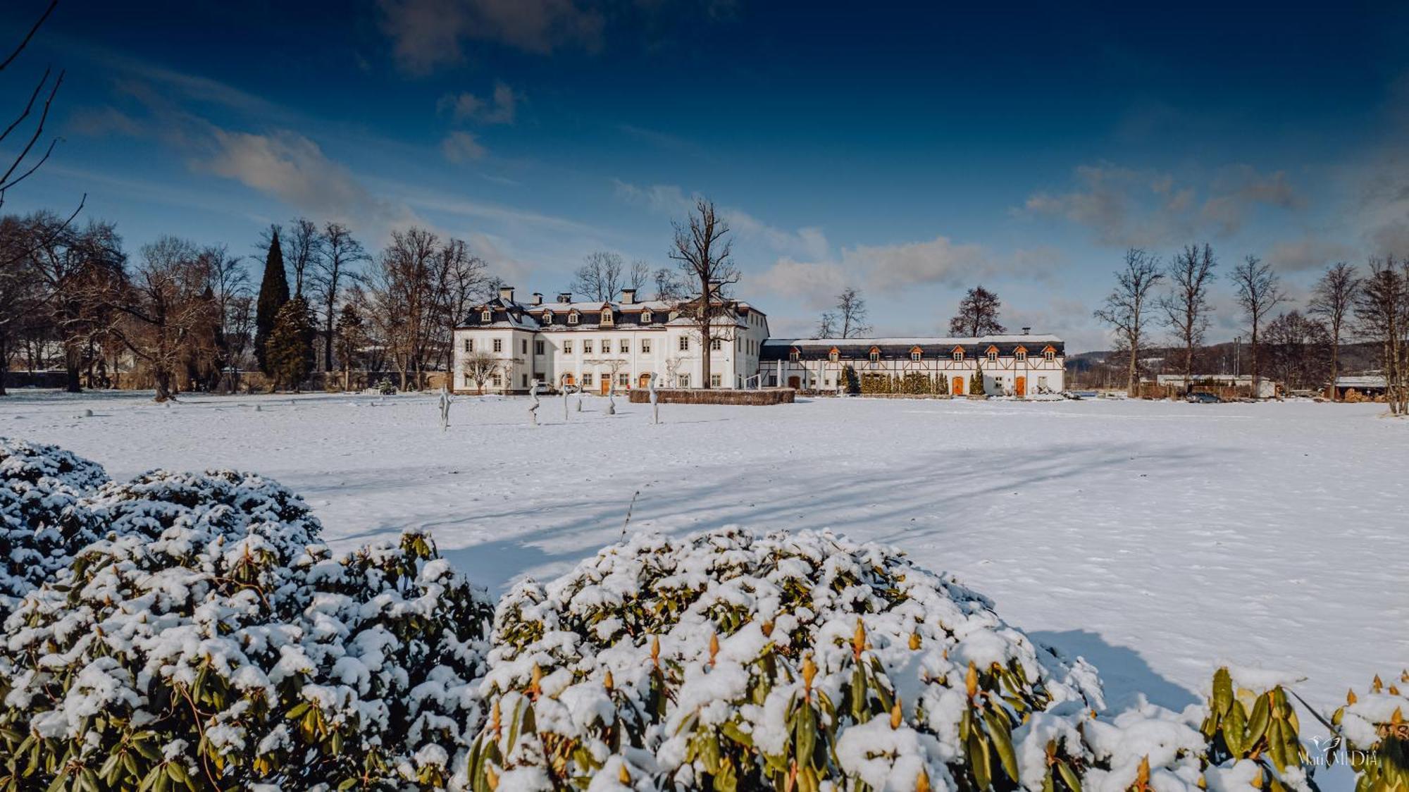 ילנייה גורה Palac Pakoszow Schlosshotel Wernersdorf מראה חיצוני תמונה The former school site at the former St. Mary's Convent, now the St. Mary's Convent Centre